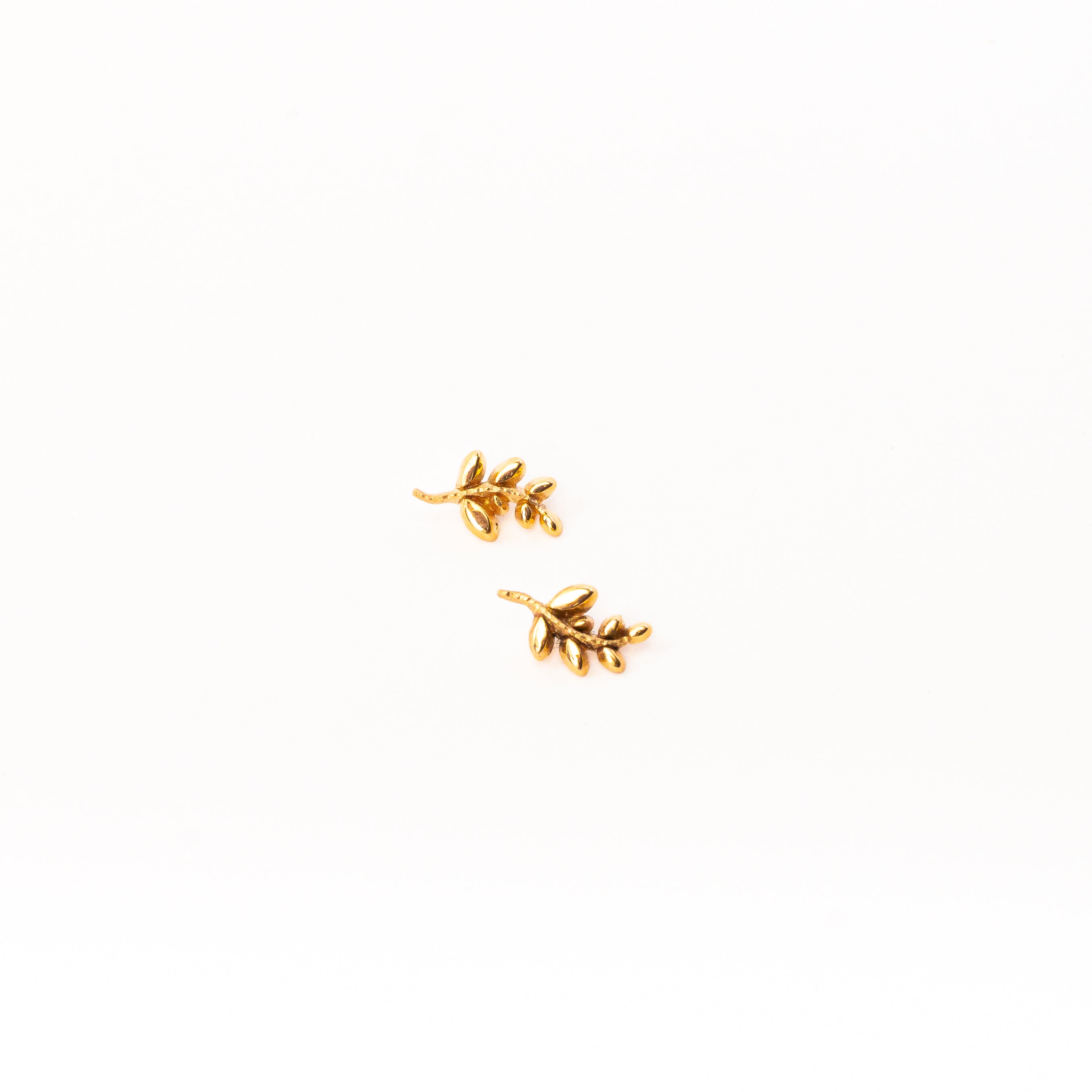 Hoja pequeña oro 14k