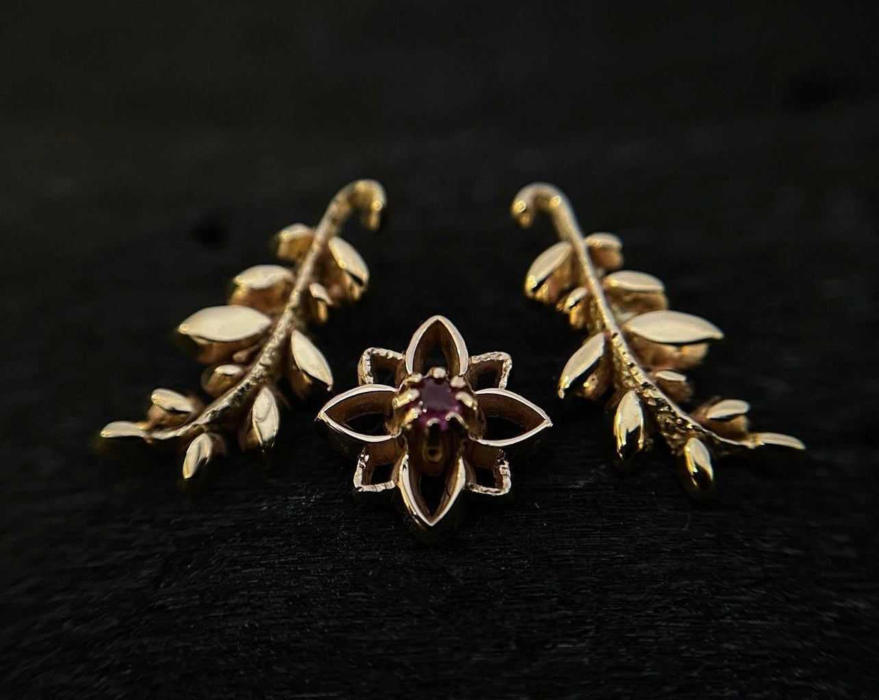 Hoja pequeña oro 14k